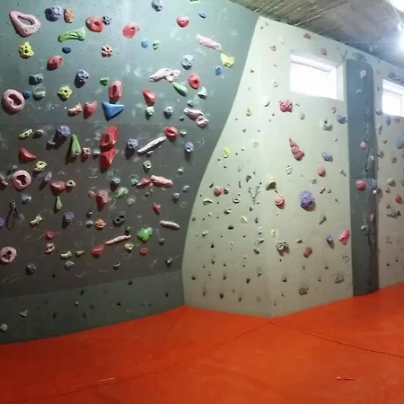 Πανσιόν Trafo Base Camp 3*