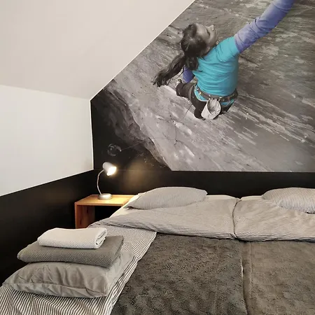 Trafo Base Camp 3* كروتشيسته