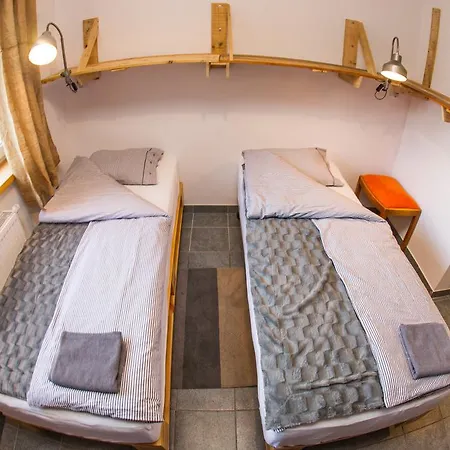 بيت ضيافة Trafo Base Camp كروتشيسته