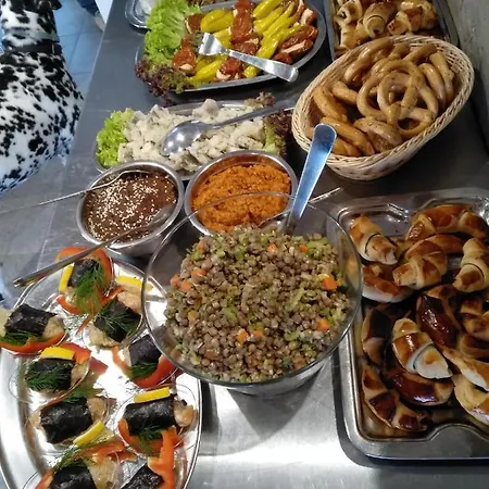 بيت ضيافة Trafo Base Camp كروتشيسته