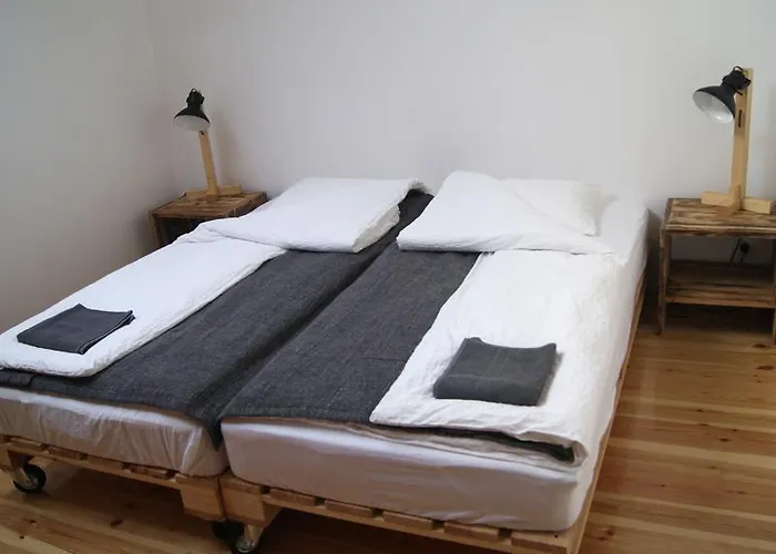 بيت ضيافة Trafo Base Camp كروتشيسته